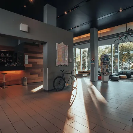 Mod 05 Bike 酒店 桑德拉